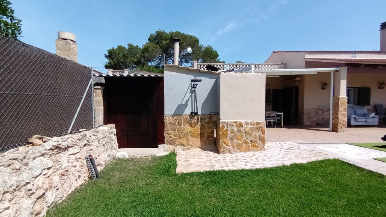 SEASON up to 4 months: Ground-level chalet with pool, AC; Pelett on S Amarrador - Santanyi -- CH 42 