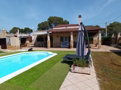 SEASON up to 4 months: Ground-level chalet with pool, AC; Pelett on S Amarrador - Santanyi -- CH 42 