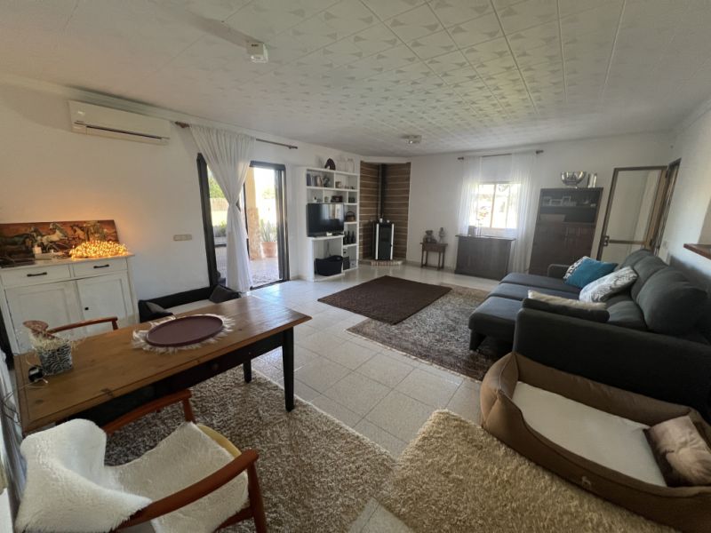 SEASON up to 4 months: Ground-level chalet with pool, AC; Pelett on S Amarrador - Santanyi -- CH 42 