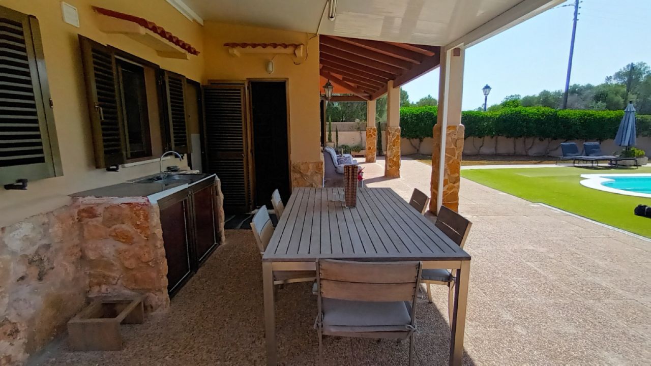 SEASON up to 4 months: Ground-level chalet with pool, AC; Pelett on S Amarrador - Santanyi -- CH 42 