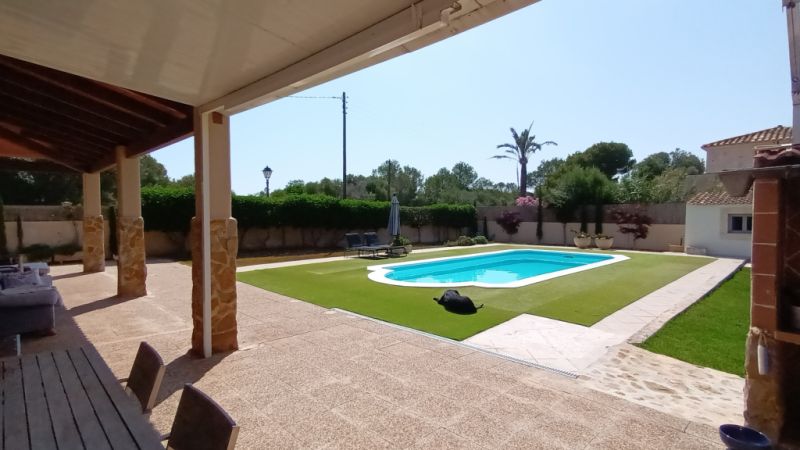 SEASON up to 4 months: Ground-level chalet with pool, AC; Pelett on S Amarrador - Santanyi -- CH 42 