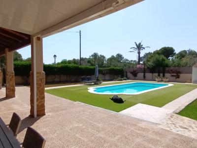 SEASON up to 4 months: Ground-level chalet with pool, AC; Pelett on S Amarrador - Santanyi -- CH 42 