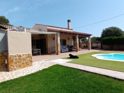 SEASON up to 4 months: Ground-level chalet with pool, AC; Pelett on S Amarrador - Santanyi -- CH 42 