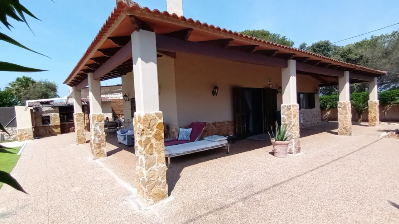 SEASON up to 4 months: Ground-level chalet with pool, AC; Pelett on S Amarrador - Santanyi -- CH 42 