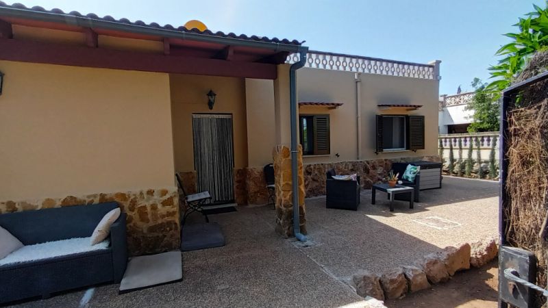 SEASON up to 4 months: Ground-level chalet with pool, AC; Pelett on S Amarrador - Santanyi -- CH 42 