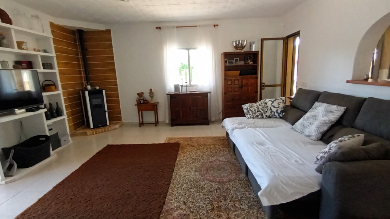SEASON up to 4 months: Ground-level chalet with pool, AC; Pelett on S Amarrador - Santanyi -- CH 42 
