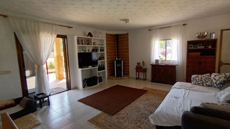 SEASON up to 4 months: Ground-level chalet with pool, AC; Pelett on S Amarrador - Santanyi -- CH 42 