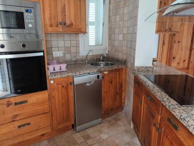 Temporada: Chalet con calefacción por suelo radiante, jardín y piscina en Cala LLombards -- CH 07 T