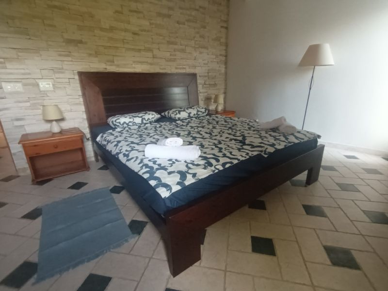 Temporada: Chalet con calefacción por suelo radiante, jardín y piscina en Cala LLombards -- CH 07 T