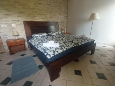 Temporada: Chalet con calefacción por suelo radiante, jardín y piscina en Cala LLombards -- CH 07 T