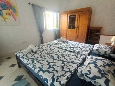 Temporada: Chalet con calefacción por suelo radiante, jardín y piscina en Cala LLombards -- CH 07 T