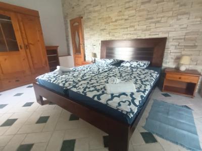 Temporada: Chalet con calefacción por suelo radiante, jardín y piscina en Cala LLombards -- CH 07 T