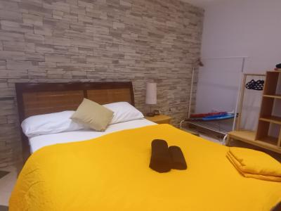 Temporada: Chalet con calefacción por suelo radiante, jardín y piscina en Cala LLombards -- CH 07 T