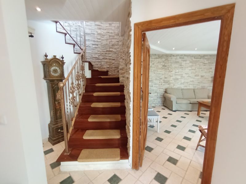 Temporada: Chalet con calefacción por suelo radiante, jardín y piscina en Cala LLombards -- CH 07 T