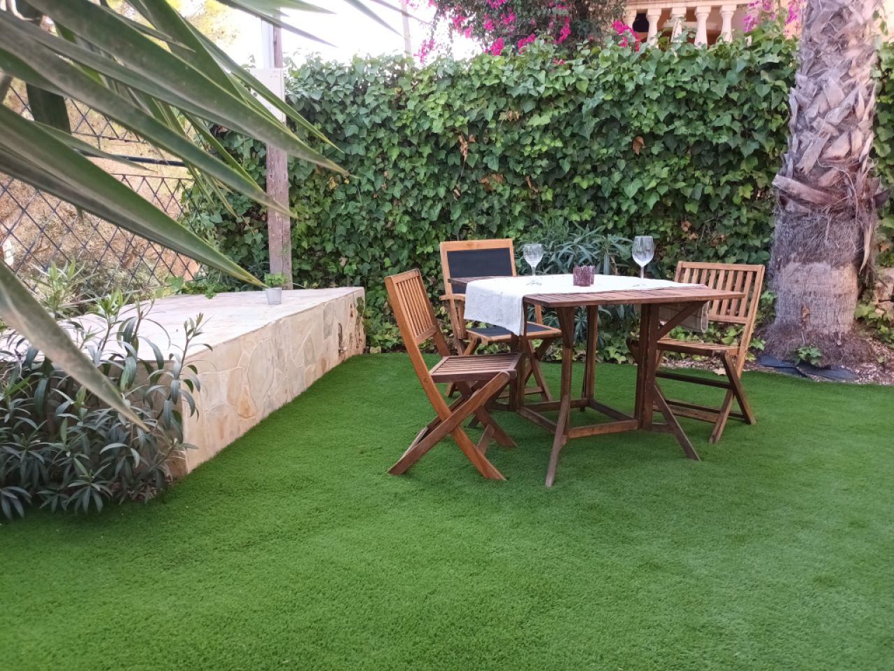 Temporada: Chalet con calefacción por suelo radiante, jardín y piscina en Cala LLombards -- CH 07 T