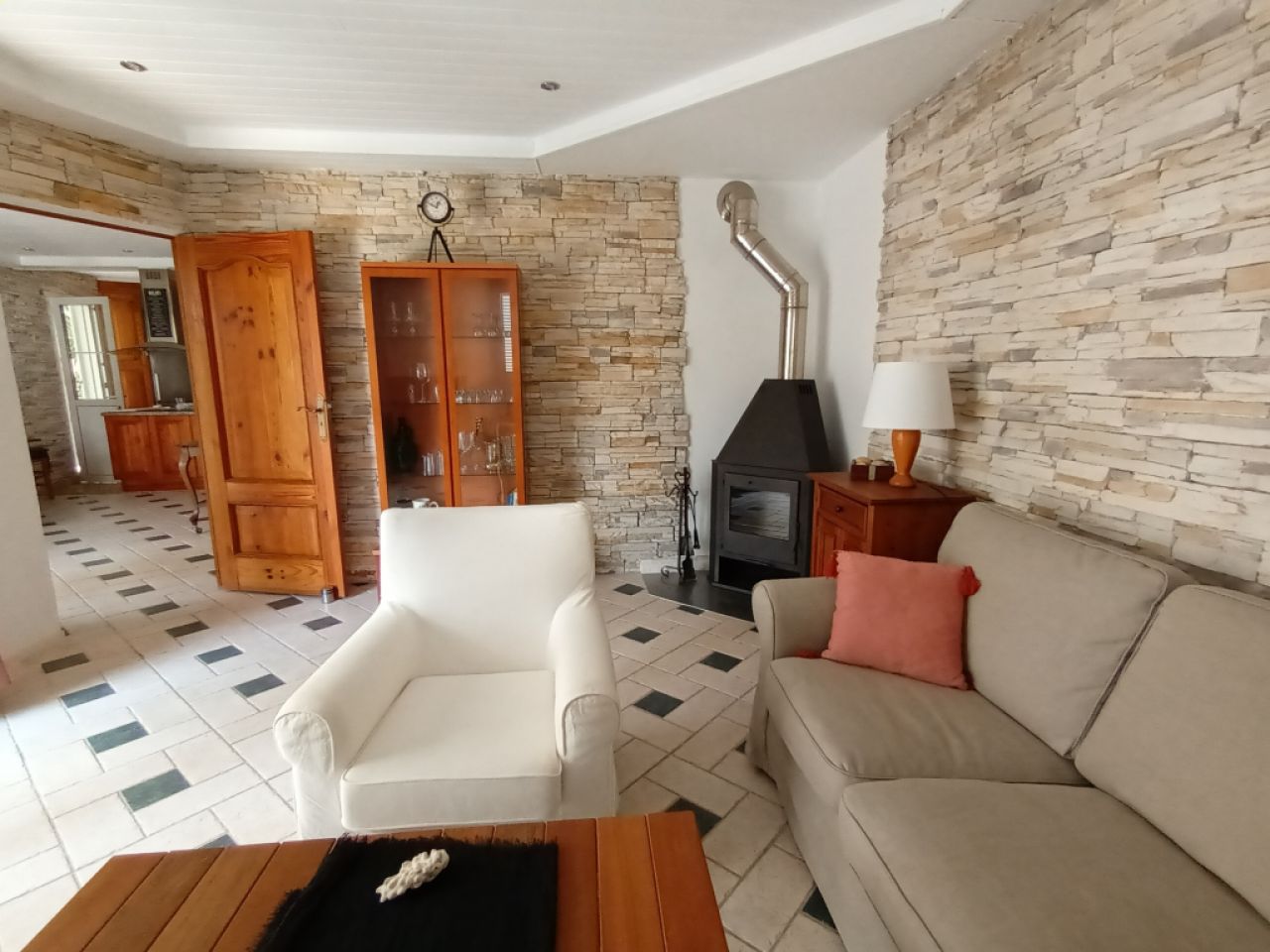 Temporada: Chalet con calefacción por suelo radiante, jardín y piscina en Cala LLombards -- CH 07 T