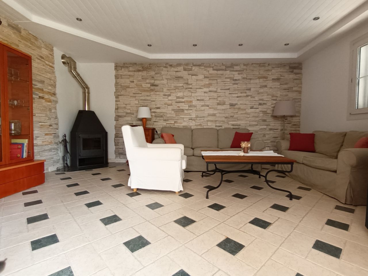 Temporada: Chalet con calefacción por suelo radiante, jardín y piscina en Cala LLombards -- CH 07 T