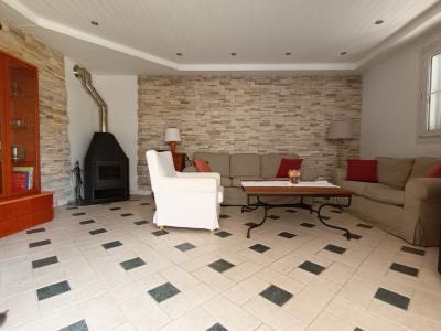 Temporada: Chalet con calefacción por suelo radiante, jardín y piscina en Cala LLombards -- CH 07 T