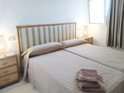 SEASON: Duplex - Apartment in 1. Line of the coast of Cala Murada -- AP 08 T