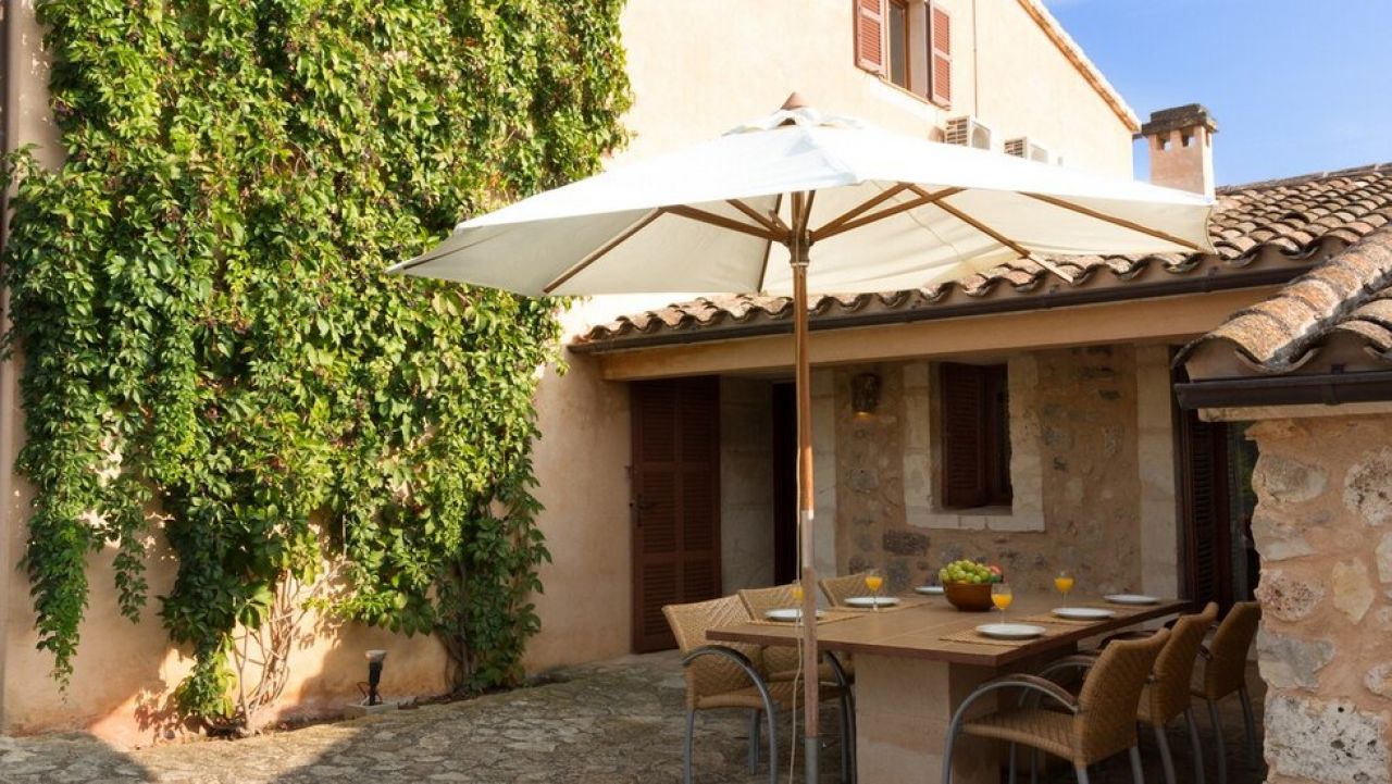 Saison: Ebenerdige Casita von 3 SZ und Gemeinschaftspool auf dem Land bei Manacor -- F 266 B