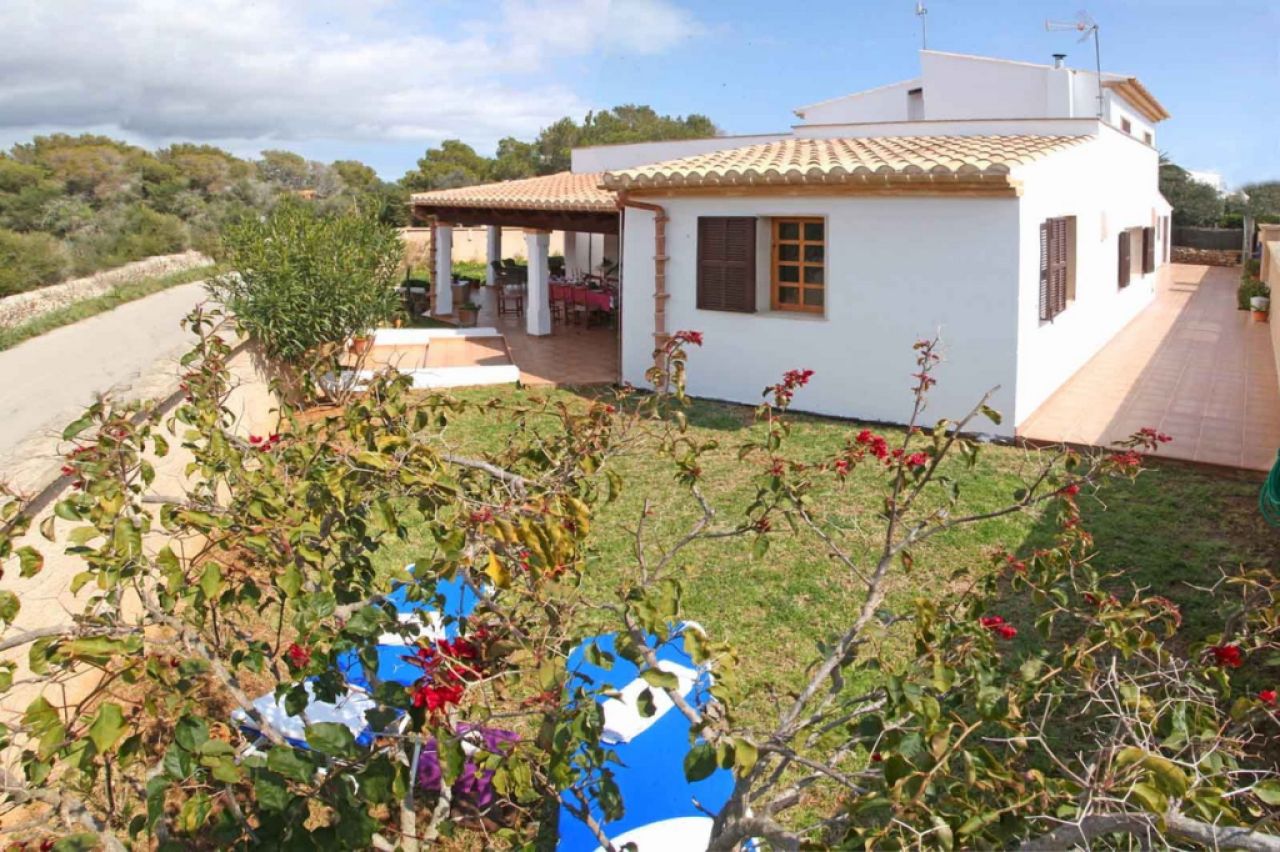 SEASON: Single-storey chalet with garden and fireplace at S Amarrador -- Santanyi -- CH 139 T