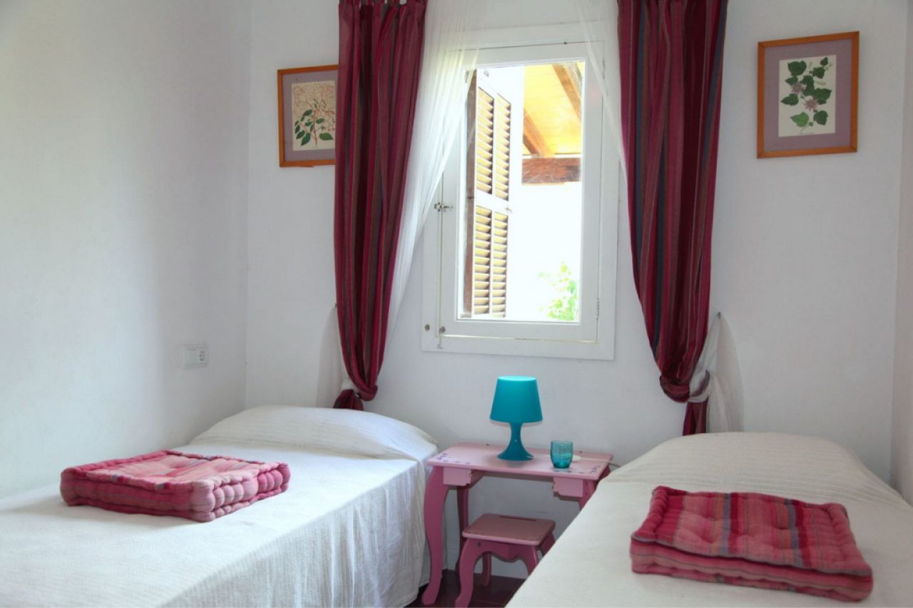 SEASON: Single-storey chalet with garden and fireplace at S Amarrador -- Santanyi -- CH 139 T