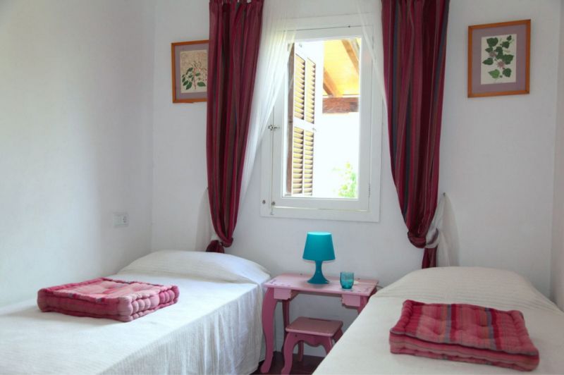 SEASON: Single-storey chalet with garden and fireplace at S Amarrador -- Santanyi -- CH 139 T