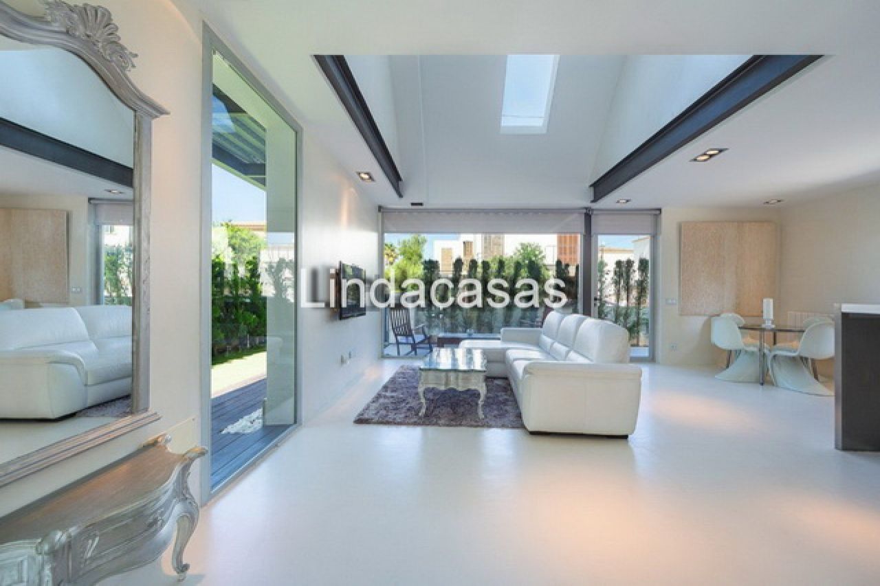 SEASON: Exclusive 2-Story Chalet with Pool in a Quiet Area of Sa Rapita -- CH 77 T