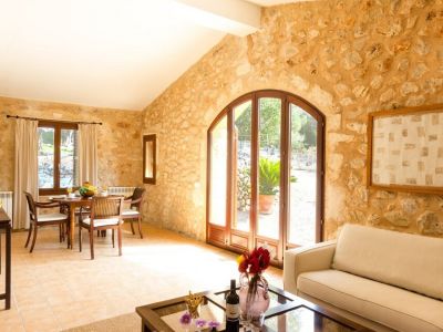 Saison: Finca mit Gemeinschaftspool und 4 weiteren Einheiten bei Manacor -- F 266 E