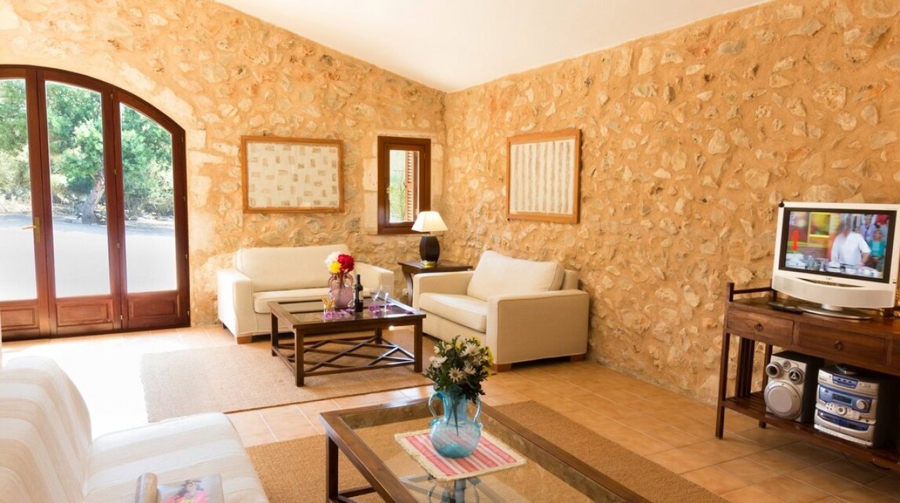 Saison: Finca mit Gemeinschaftspool und 4 weiteren Einheiten bei Manacor -- F 266 E