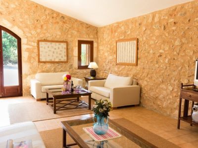 Saison: Finca mit Gemeinschaftspool und 4 weiteren Einheiten bei Manacor -- F 266 E