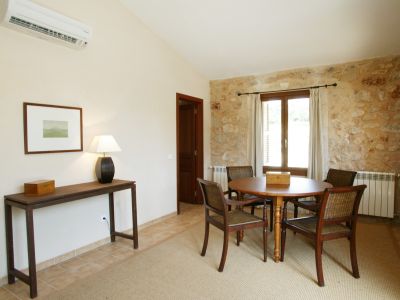 Saison: Finca mit Gemeinschaftspool und 4 weiteren Einheiten bei Manacor -- F 266 E