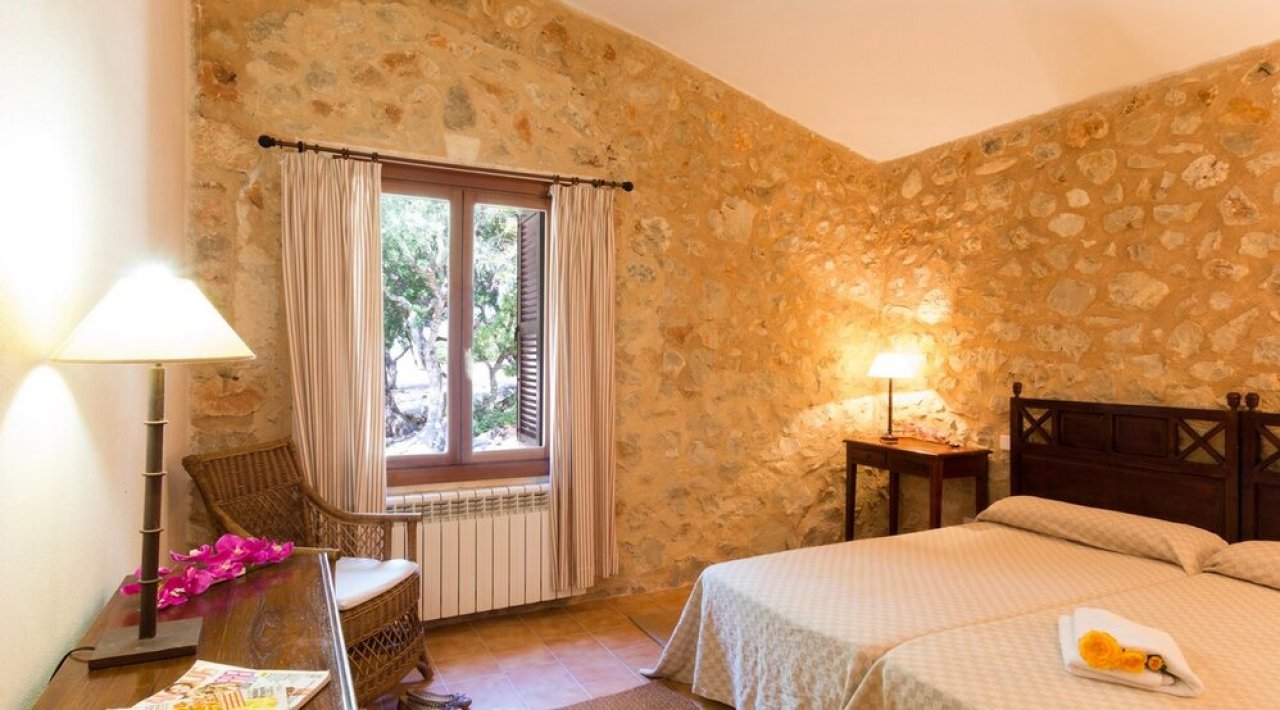 Saison: Finca mit Gemeinschaftspool und 4 weiteren Einheiten bei Manacor -- F 266 E