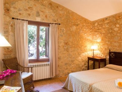 Saison: Finca mit Gemeinschaftspool und 4 weiteren Einheiten bei Manacor -- F 266 E