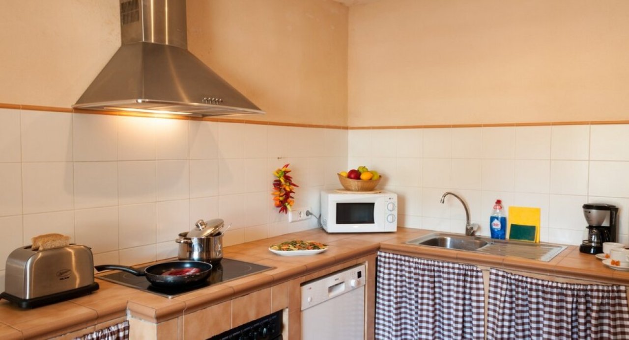 Saison: Finca mit Gemeinschaftspool und 4 weiteren Einheiten bei Manacor -- F 266 E
