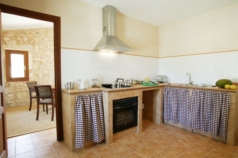 Saison: Finca mit Gemeinschaftspool und 4 weiteren Einheiten bei Manacor -- F 266 E