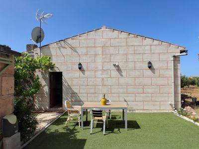 Temporada: Pequeña casita rural con chimenea, AC y jacuzzi cerca de Llucmajor -- C 14 T