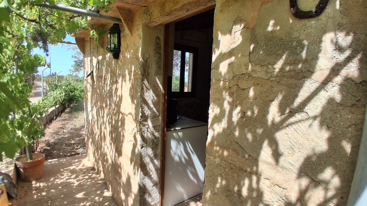 Temporada: Pequeña casita rural con chimenea, AC y jacuzzi cerca de Llucmajor -- C 14 T