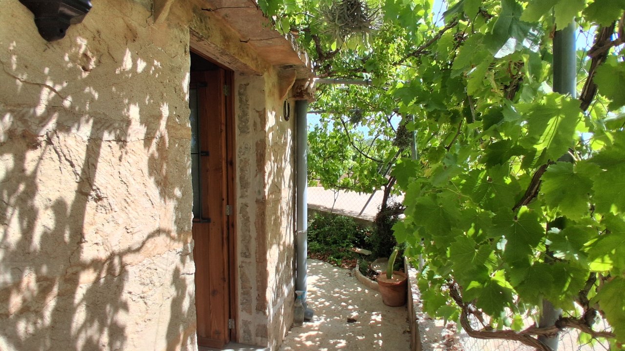 Temporada: Pequeña casita rural con chimenea, AC y jacuzzi cerca de Llucmajor -- C 14 T