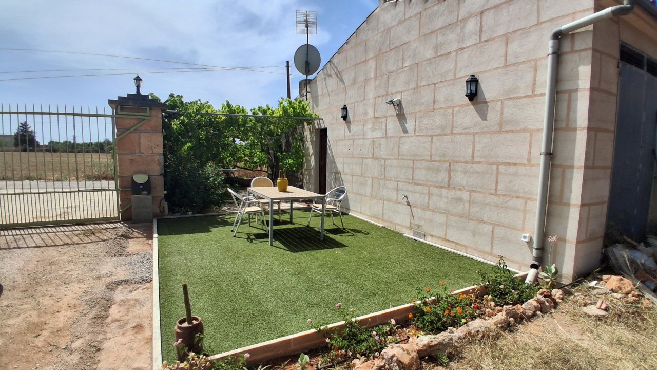 Temporada: Pequeña casita rural con chimenea, AC y jacuzzi cerca de Llucmajor -- C 14 T
