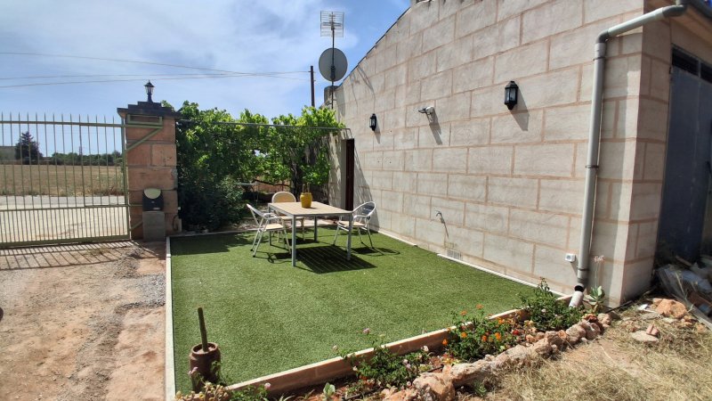 Temporada: Pequeña casita rural con chimenea, AC y jacuzzi cerca de Llucmajor -- C 14 T