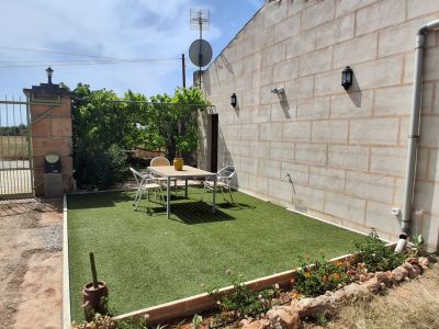 Temporada: Pequeña casita rural con chimenea, AC y jacuzzi cerca de Llucmajor -- C 14 T