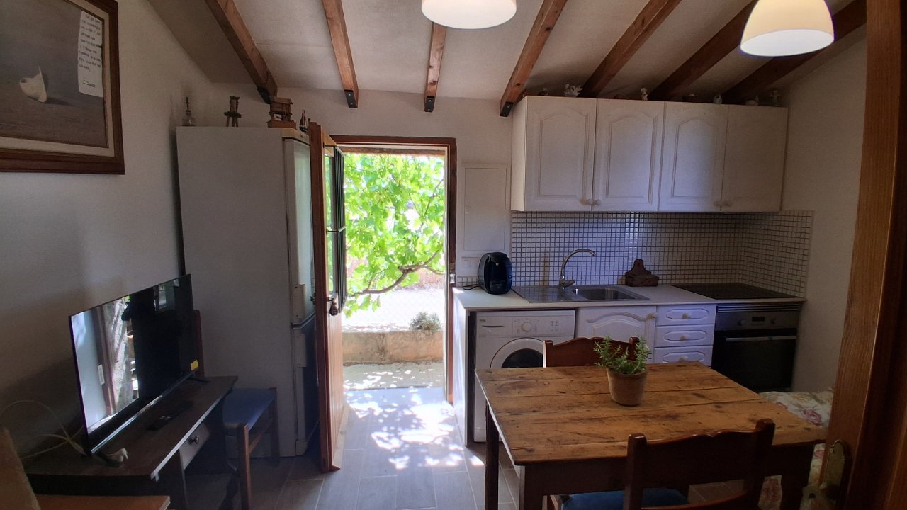 Temporada: Pequeña casita rural con chimenea, AC y jacuzzi cerca de Llucmajor -- C 14 T