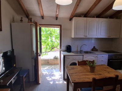 Temporada: Pequeña casita rural con chimenea, AC y jacuzzi cerca de Llucmajor -- C 14 T