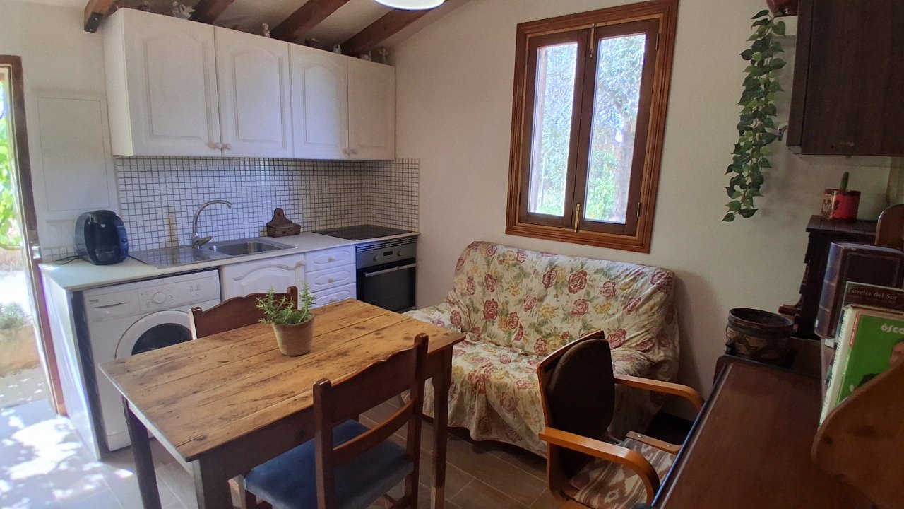 Temporada: Pequeña casita rural con chimenea, AC y jacuzzi cerca de Llucmajor -- C 14 T