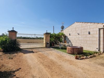Saison: Kleine Casita auf dem Lande mit Kamin, AC und Whirlpool bei Llucmayor -- C 14 T