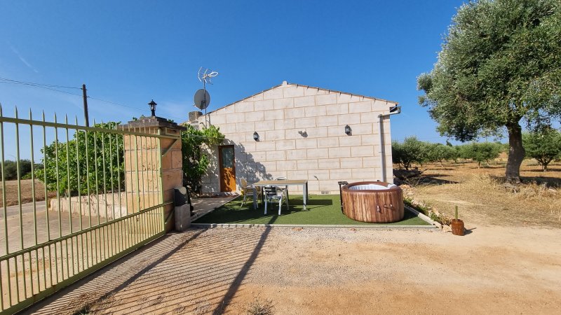 Saison: Kleine Casita auf dem Lande mit Kamin, AC und Whirlpool bei Llucmayor -- C 14 T
