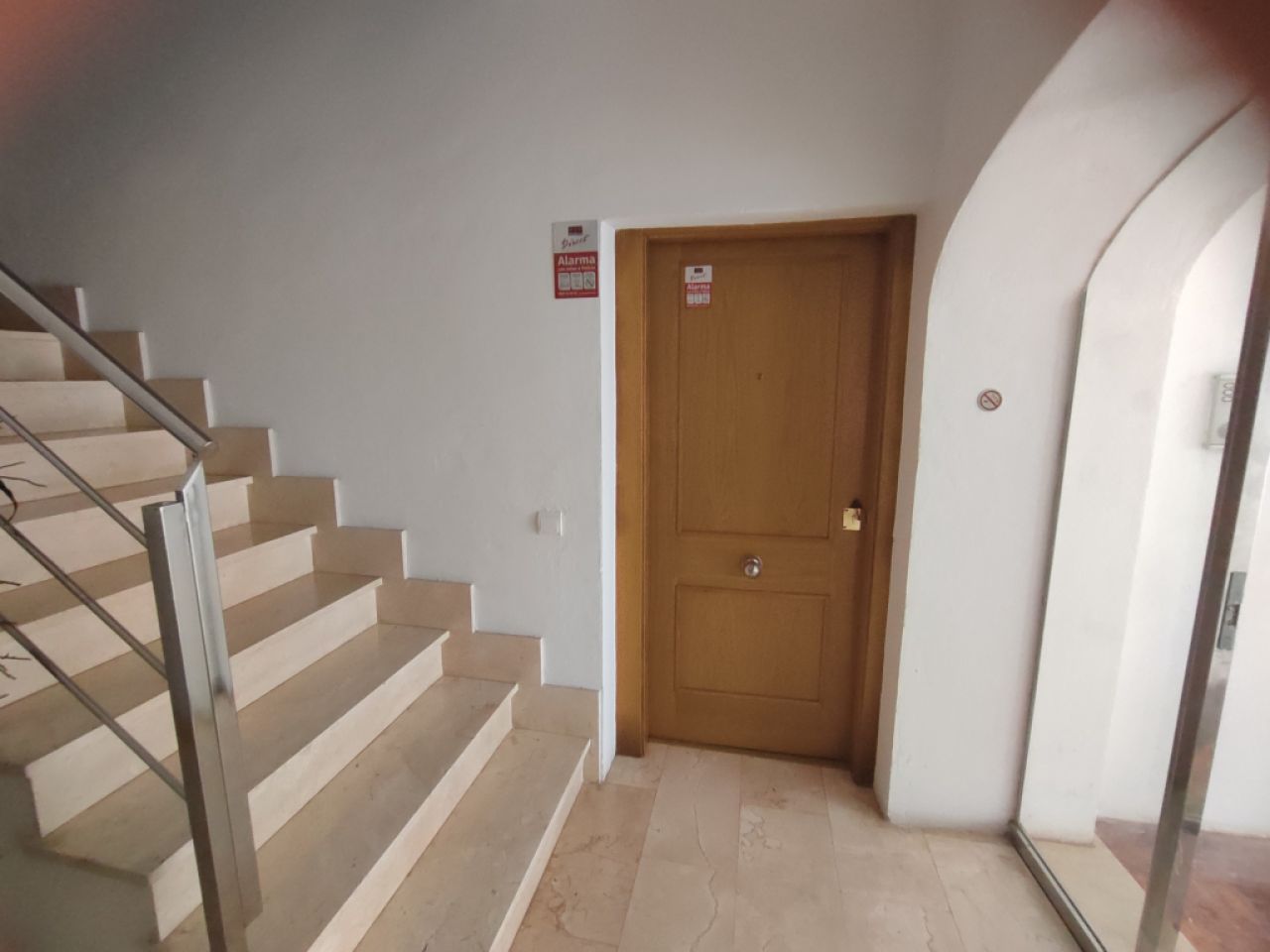 SAISON: Moderne 2 Etagenparterrewohnung ohne Terrasse  im Zentrum von Felanitx -- AP 26 T