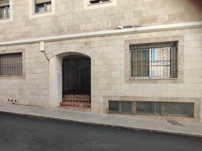 SAISON: Moderne 2 Etagenparterrewohnung ohne Terrasse  im Zentrum von Felanitx -- AP 26 T