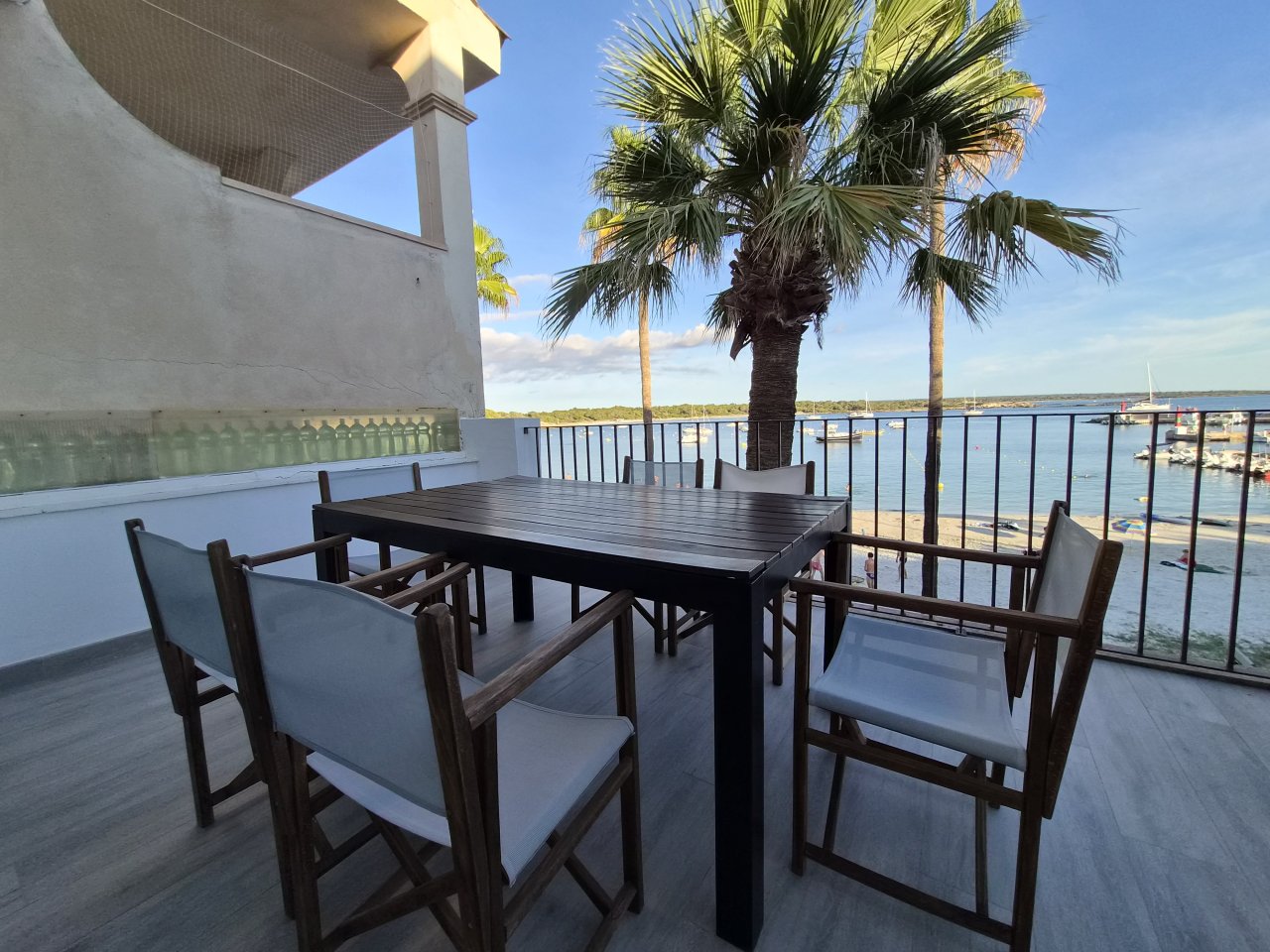 Season: Modern apartment on the 1st line of the port of Colonia St Jordi -- AP 278